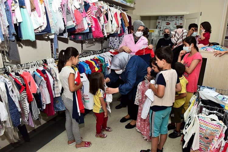 Bursa Yıldırım’da 600 çocuğa bayramlık