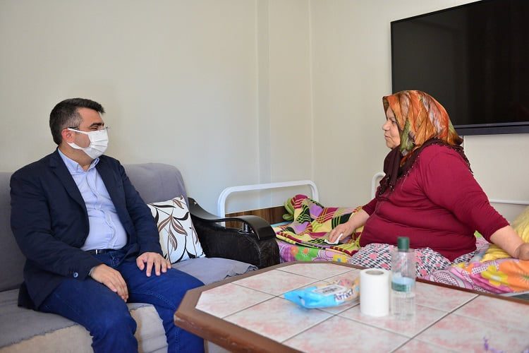Başkan Yılmaz’dan Münevver Atak’a bayram ziyareti
