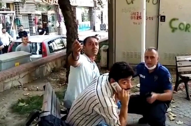 Bursa’da yaktığı evini bankta oturup izledi