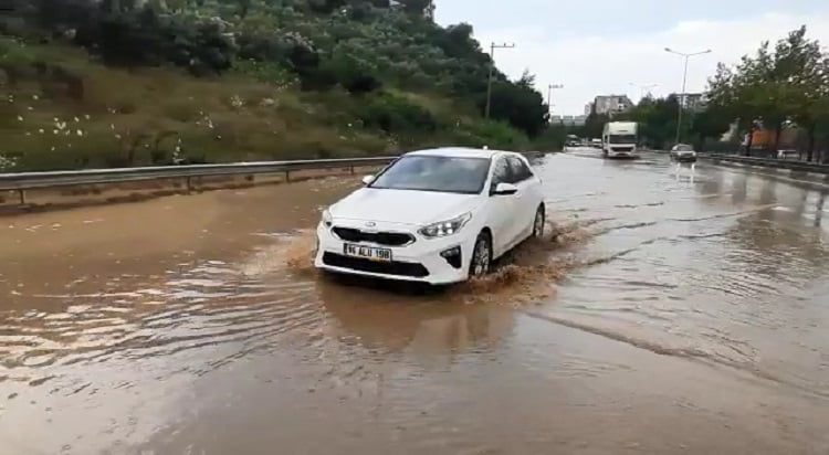 Bursa-Yalova yolunda sürücülerin zor anları