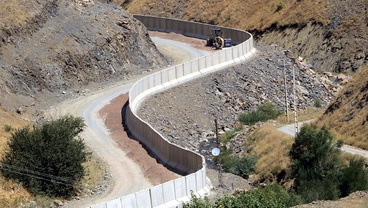 İran sınırına 43 kilometrelik duvar