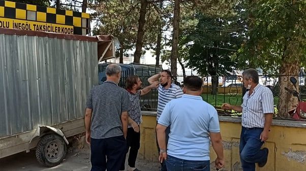 Bursa’da minibüs, cami avlusuna daldı!