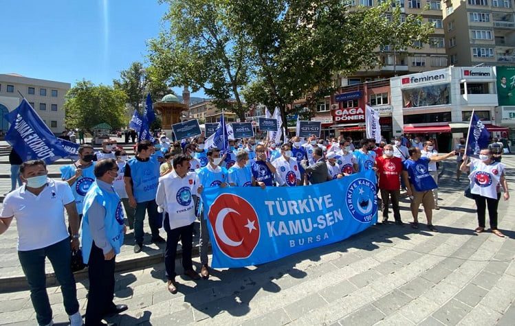 Kamu-Sen’e bağlı memurlar Bursa’da meydana indi