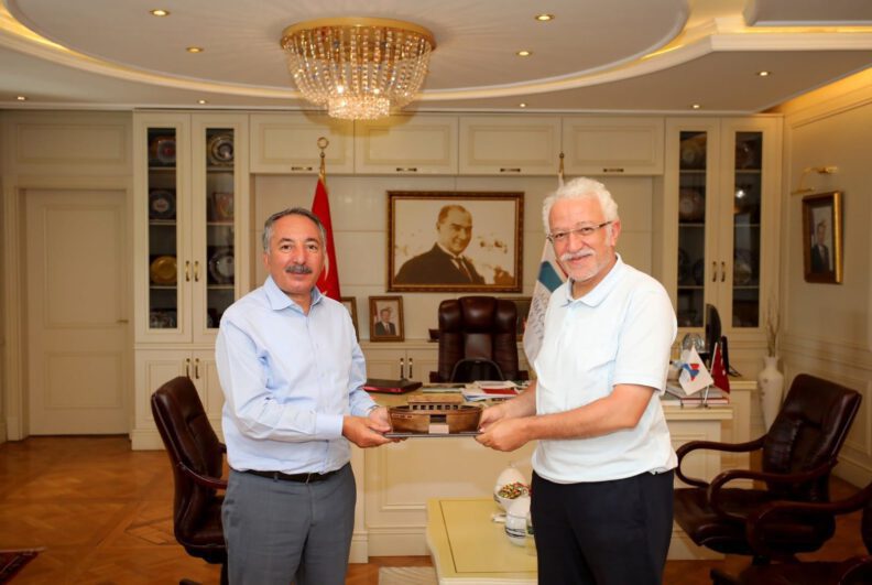 Ai̇çü Rektörü Karabulut, Neü Rektörü Zorluyu Mi̇safi̇r Etti̇