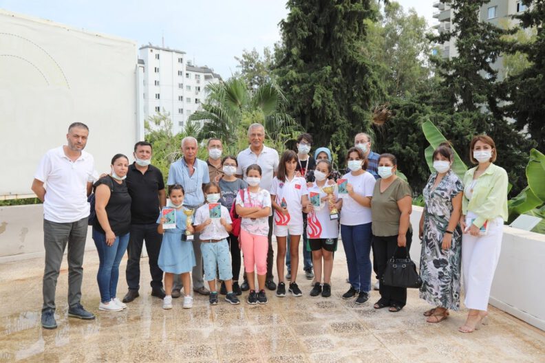 Başkan Tarhandan Satranççılara Bi̇si̇klet Hedi̇yesi̇