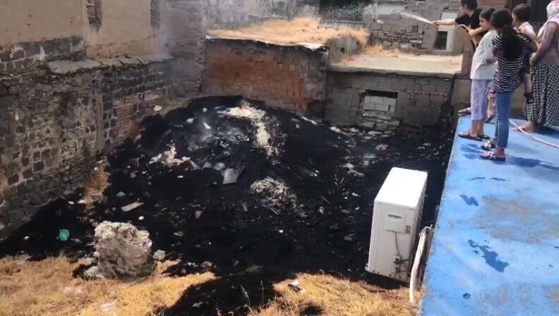 Evlat Nöbeti̇ndeki̇ Babanın Oturduğu Evi̇ Yakmaya Kalkıştılar