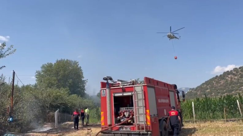 Hayvan Çi̇ftli̇ği̇ne Sıçrayan Yangın Söndürülmeye Çalışılıyor