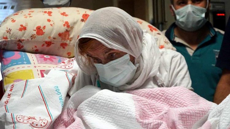 Aşılarını oldu 108 yaşında virüsü yendi