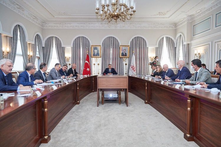 İstanbul Valiliği’nde üniversite rektörleriyle arsa değerlendirme toplantısı
