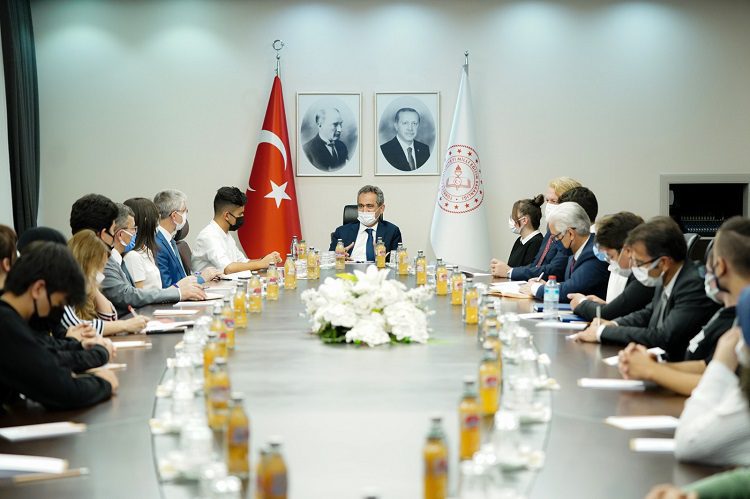 Bakan Özer okullara devam oranını açıkladı
