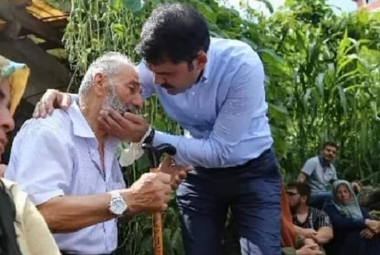 Selde kaybolan oğlunun acısına dayanamadı