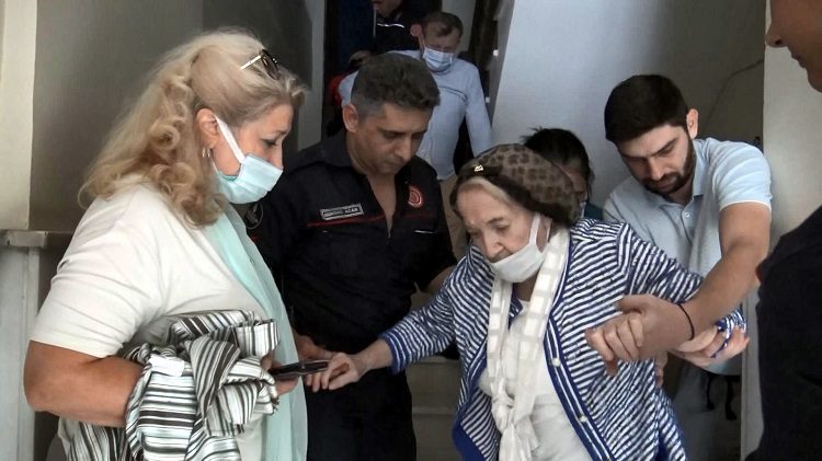 Avcılar’da iki binadaki asansörlerde mahsur kalan 7 kişi kurtarıldı