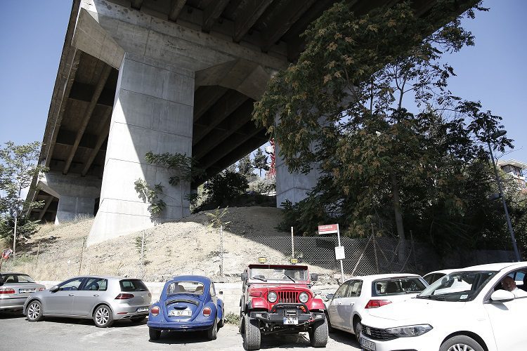 Ortaköy Viyadüğü’nden düşen parçalar tehlike saçıyor