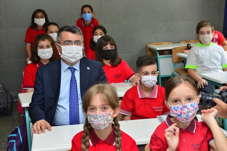 Başkan Yılmaz öğrencilerin heyecanına ortak oldu