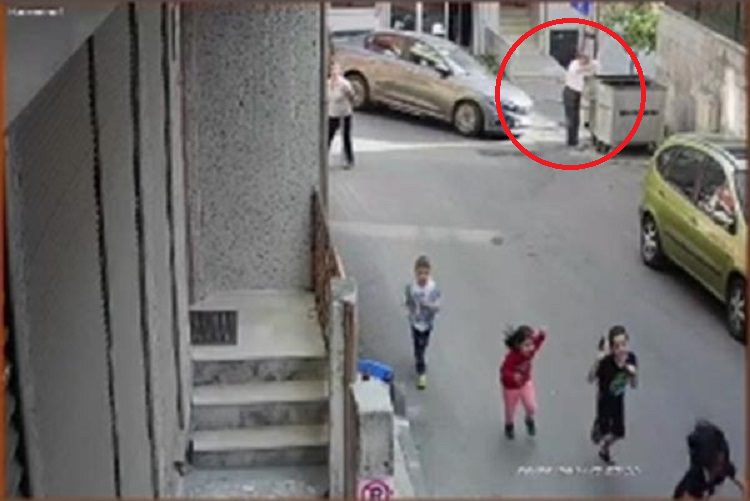 Çöp atarken dehşeti yaşadı