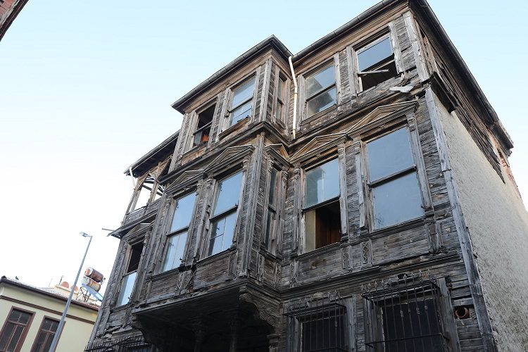 Girit sokağında tarihi konak kamulaştırıldı