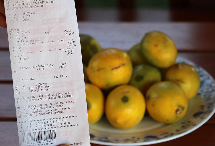 Çiftçinin attığı markette 6 lira