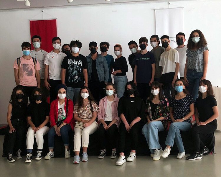 Tiyatro okulu yeni döneme perdelerini açtı