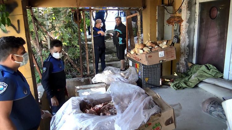 Avcılar’daki halı yıkama yerinde sağlıksız koşulda bekletilen etlere el konuldu