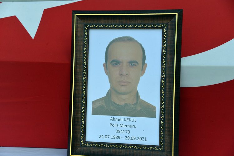 Evinde bıçakla yaralanan Özel Harekat polisi, hastanede hayatını kaybetti