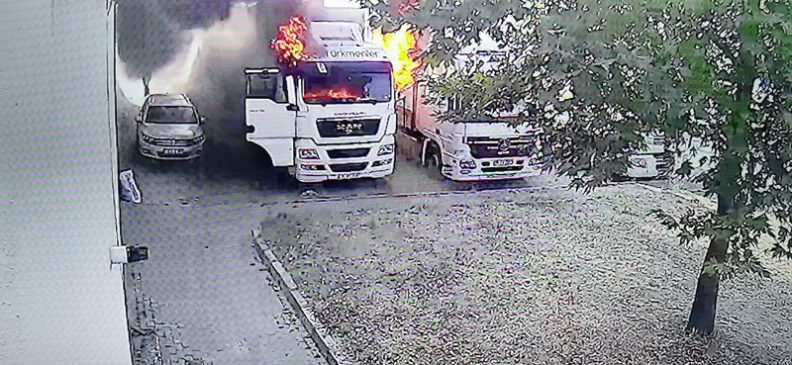 Bursa’da TIR’ın içinde uyurken yangın çıktı