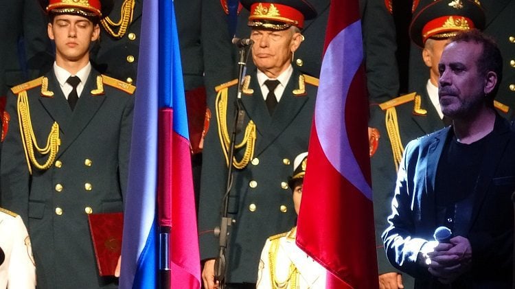 Haluk Levent Rus Kızılordu’yla Bursa’da konser verdi