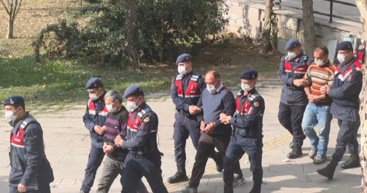 Bursa’da kaçak kazıda suçüstü yakalandılar