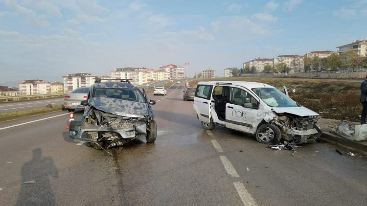 Bursa’da 2 gün önce aldığı araç hurdaya döndü