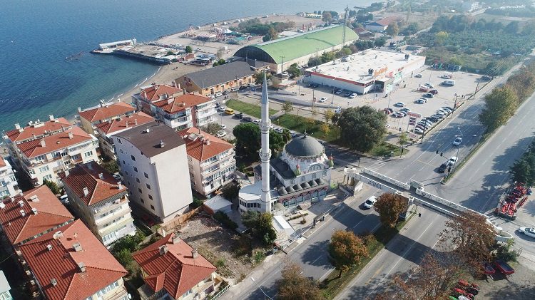 Ağır hasar tespit edilen cami minaresi yıkılacak
