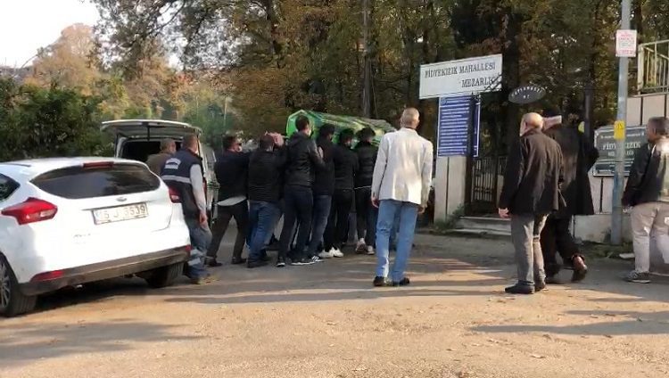 Minibüsün çarptığı kadın son yolculuğuna uğurlandı