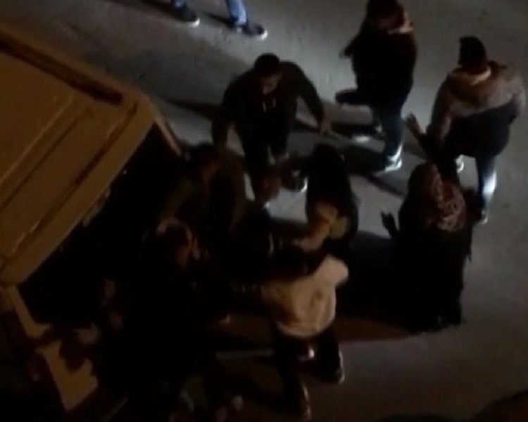 Bursa’da sokak ortasında birbirlerine girdiler