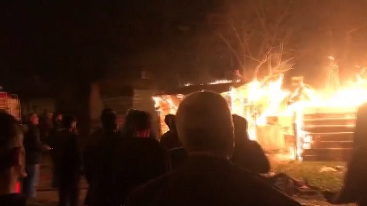 Bursa’da yangın mahalleliyi sokağa döktü