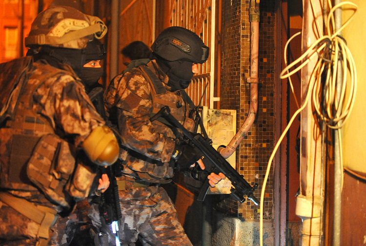 Bursa merkezli 6 ilde FETÖ operasyonu