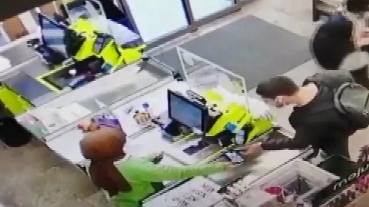 Bulduğu kredi kartıyla alışveriş yapınca yakalandı