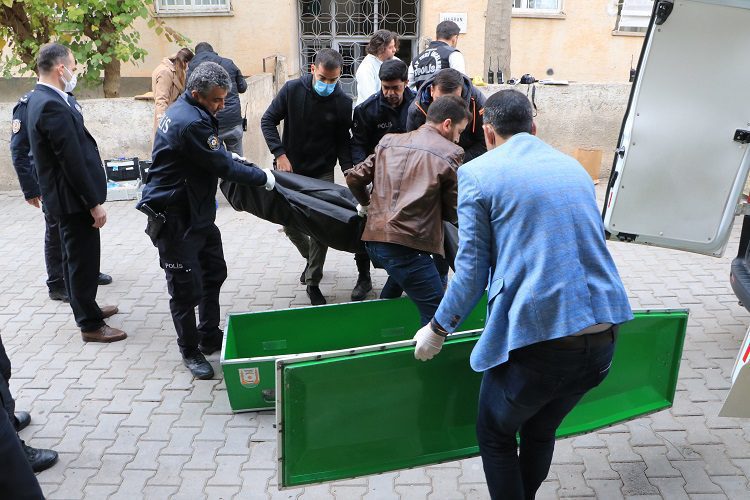 Sokak ortasında cesedi bulundu