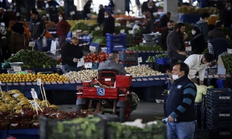 Esnaf ve vatandaşın pazar isyanı