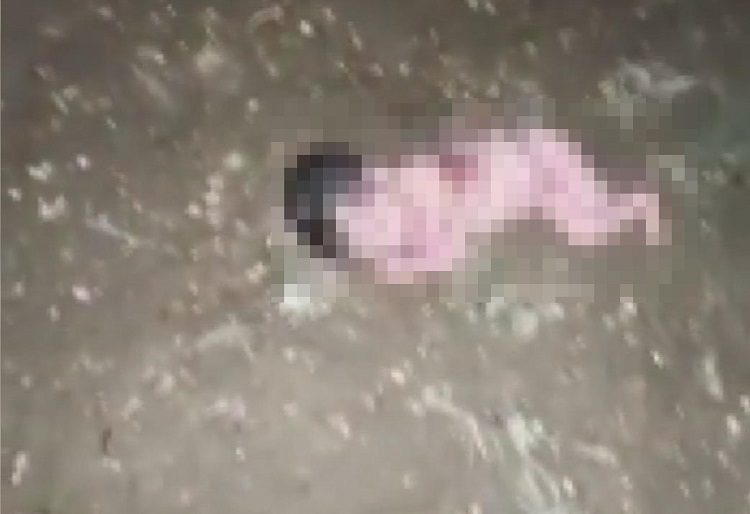 Bahçede yeni doğmuş bebek bulundu