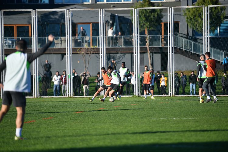 Bursaspor taraftara açık antrenman gerçekleştirdi