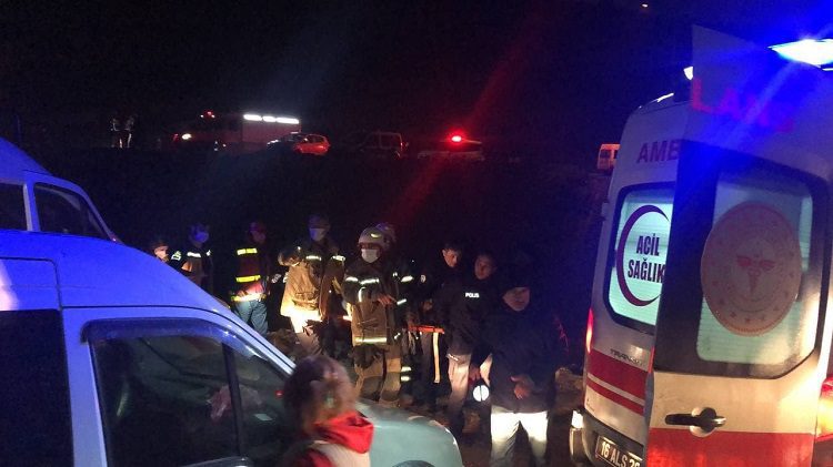 Bursa’da işçileri taşıyan minibüs köprü inşaatına uçtu