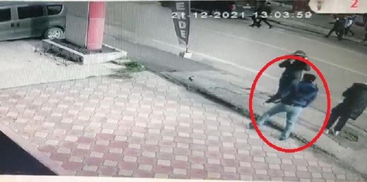 Bursa’da tanımadığı kişi tarafından saldırıya uğradı