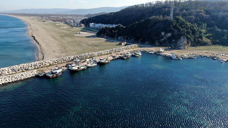 Bursa’da balıkçılar mağdur! Barınağın girişi kumla doldu