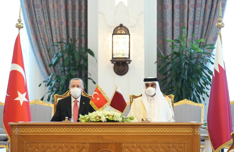 Katar’la Türkiye arasında imzalar atıldı
