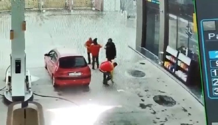 Bursa’da akaryakıt çalışanları birbirine girdi