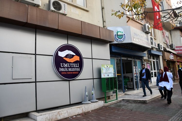 Bursa İnegöl’de Umuteli Market kartları yenilendi