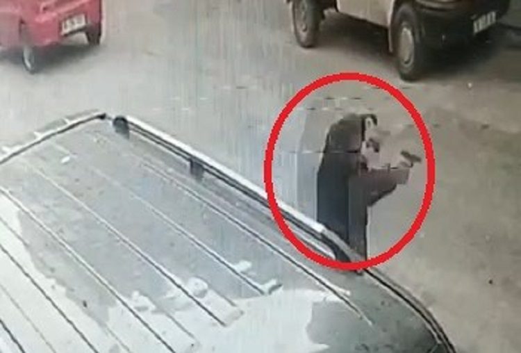 Bursa’da sokak ortasında güpegündüz silahlı çatışma
