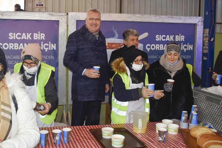 Bursa Karacabey Belediyesi’nden sıcak çorba ikramı