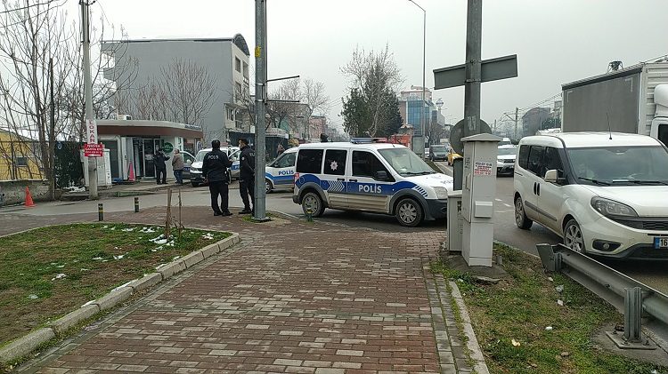 Bursa’da tanımadığı 3 kişiye el salladı, bıçaklandı