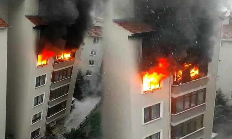Bursa’da bir ev alevlere teslim oldu