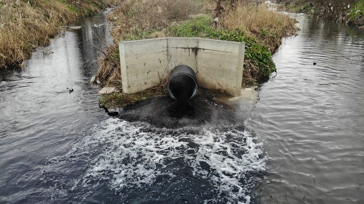 Bursa’da derelerden zehir akıyor