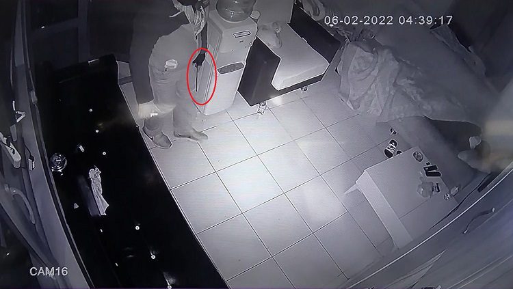 Bursa’da hırsıza bu sefer uykuda yakalandı